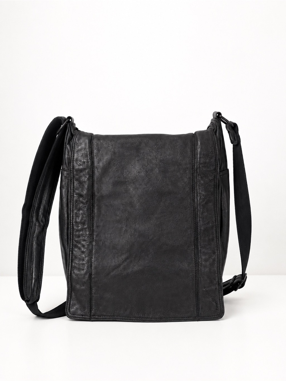 Vintage Fossil - Black Pebbled Leather Messenger Bag - 90s Utility